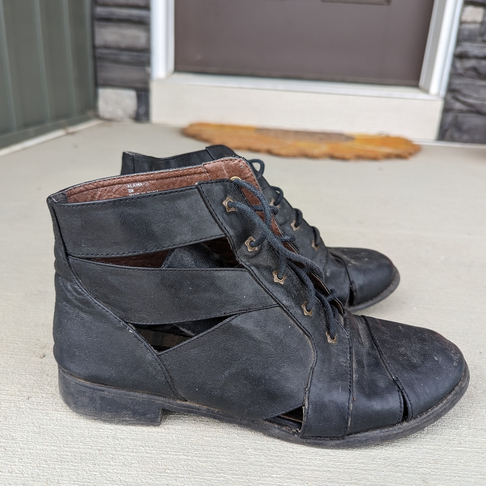 Boots Size 9